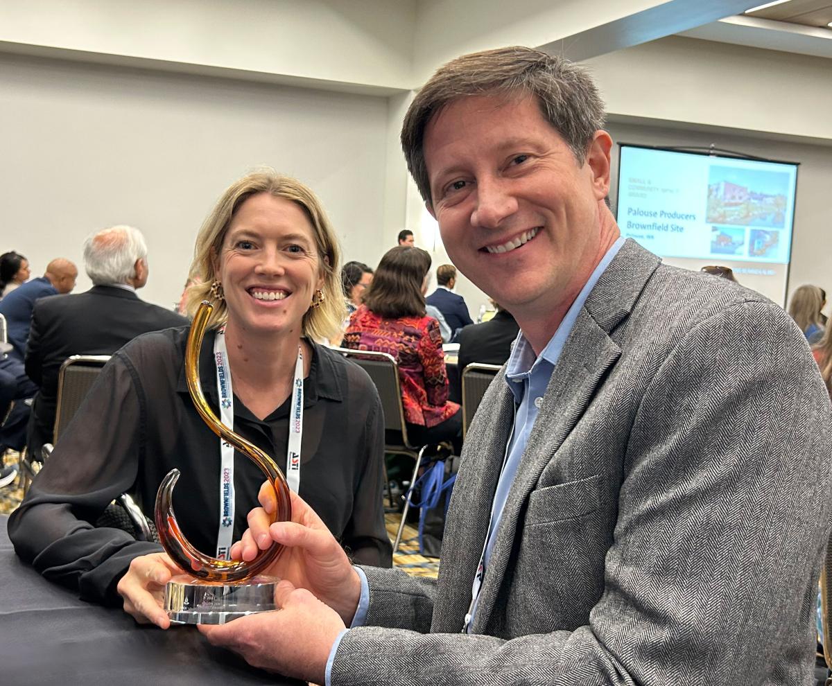 Sarah Weeks and Rob Healy accept the Phoenix Award